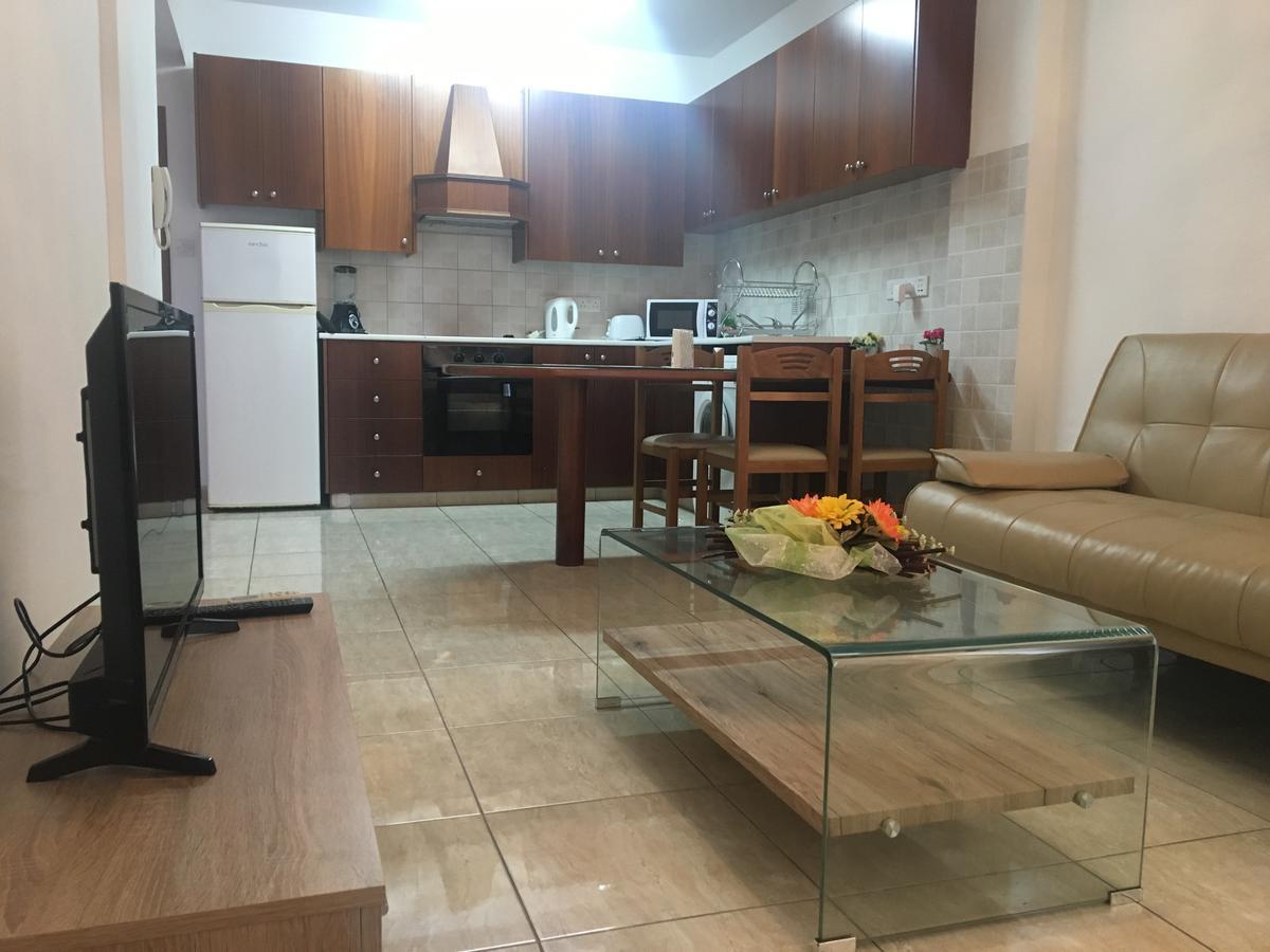 Marina Apartments 211 Larnaca Ngoại thất bức ảnh