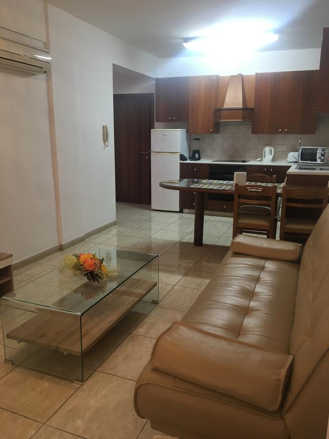 Marina Apartments 211 Larnaca Ngoại thất bức ảnh